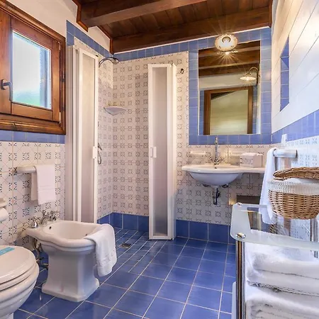 בית כפרי La Muraglia Residenza Turistica Rurale סנטה קרוצ'ה קמרינה